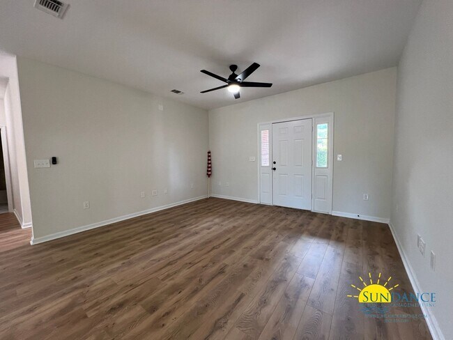 Building Photo - 3 Bedroom Smart Solar Home in Crestview!