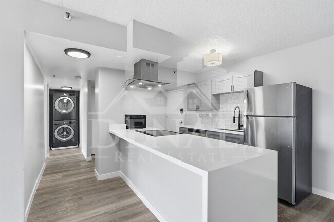 Building Photo - 425 W Paseo Redondo