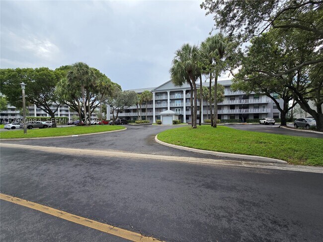 Building Photo - 1526 Whitehall Dr