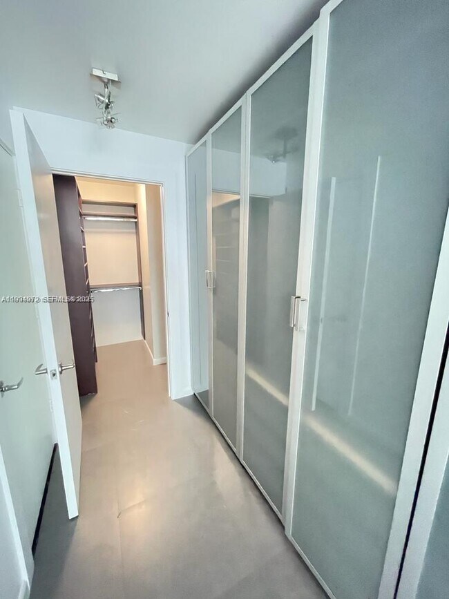 Building Photo - 900 Biscayne Blvd