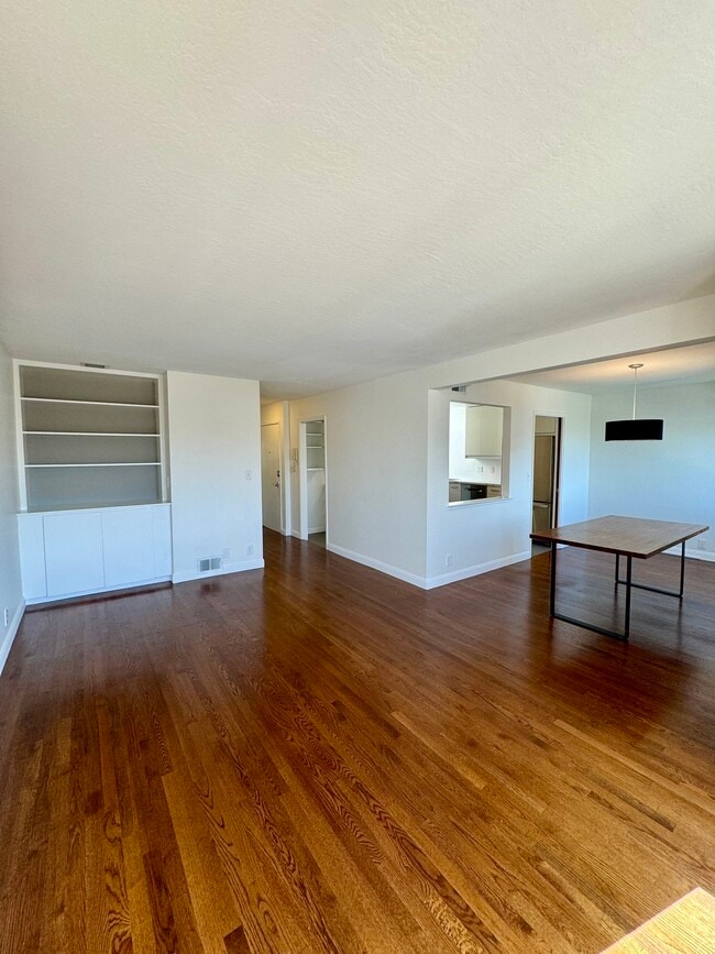 Building Photo - 137 Saint Marys Ave