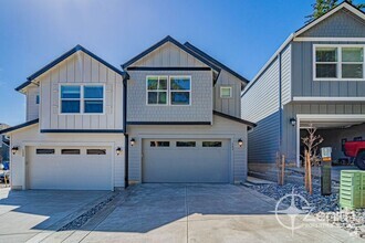 Building Photo - 121 NE Newhouse Rd