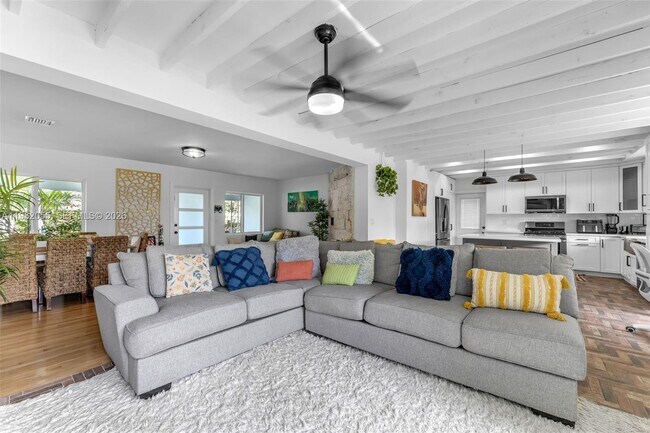 Building Photo - 149 Fern Way