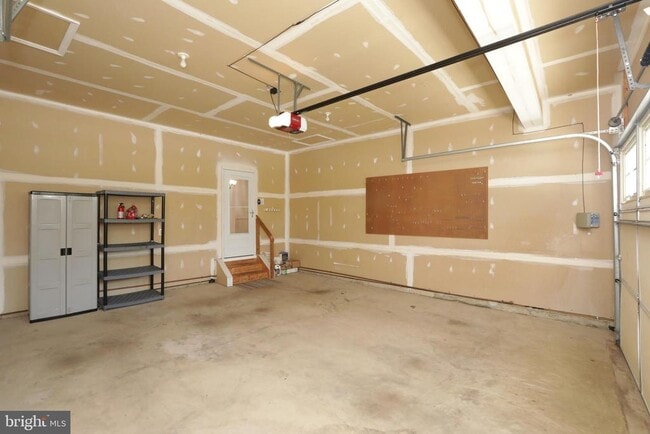 Building Photo - 1028 Llano Dr