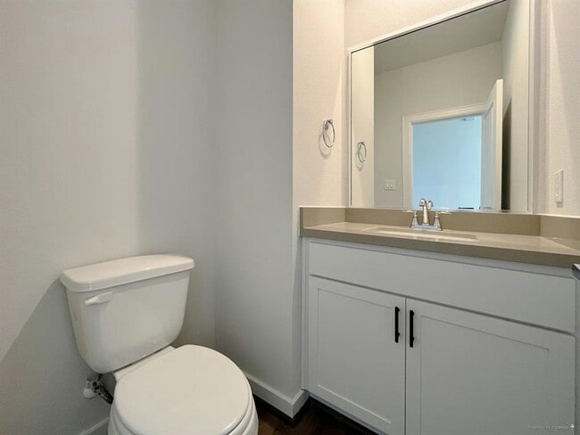 Building Photo - 717 Emile St