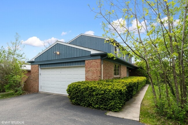 Building Photo - 384 Hastings Ave