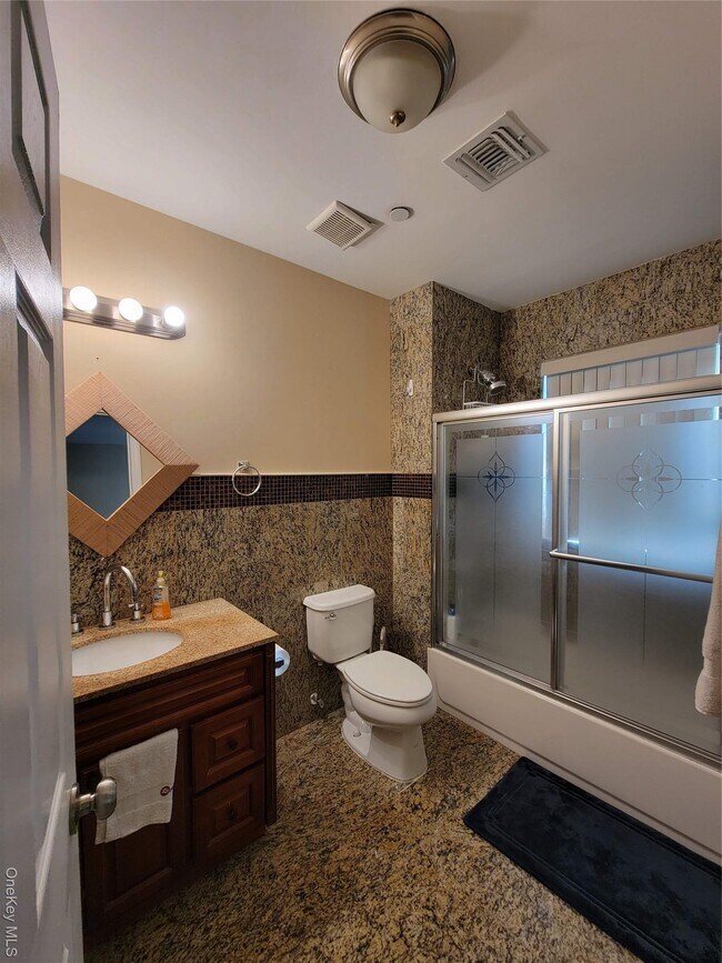 Building Photo - 329 Broadway