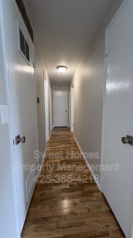 Building Photo - 5228 18th Ave SW