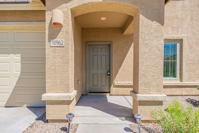 Building Photo - Discover the perfect blend of comfort and ...