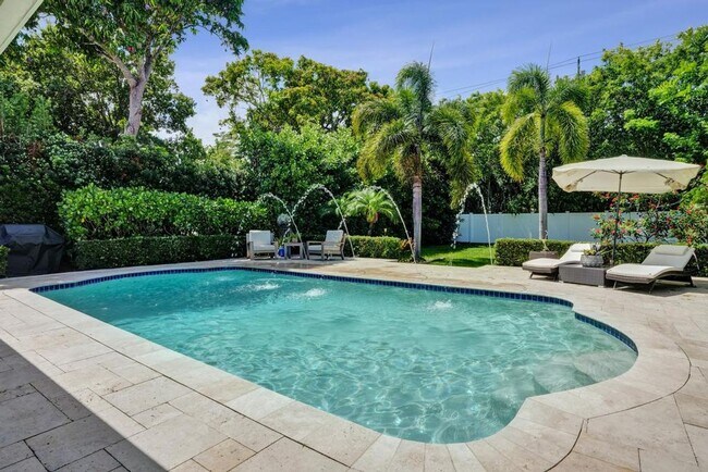 Building Photo - Boca Raton Beautifully Updated 4 Bedroom Pool Home