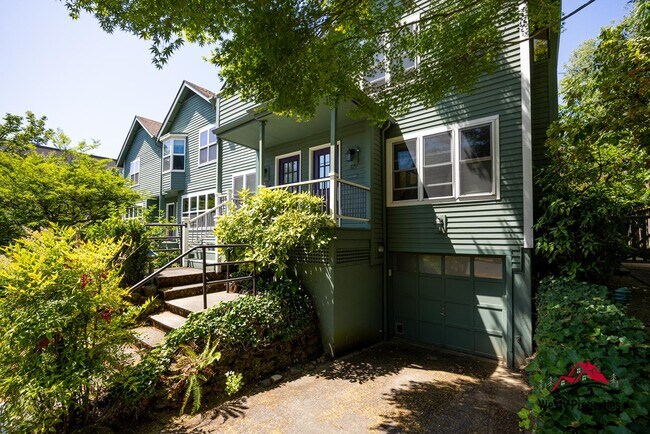 Building Photo - 321 SE 14th Ave