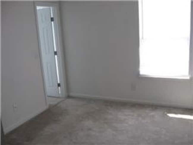 Building Photo - Stewarts Landing Neighborhood, Easy access...