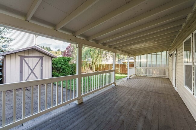 Building Photo - $500 Move In Special  4 Bedroom 2.5 Bath N...