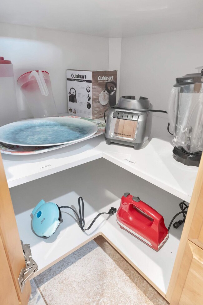 Building Photo - 530 S Gulfview Blvd