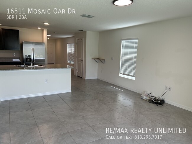 Building Photo - 16511 Mosaic Oar Dr