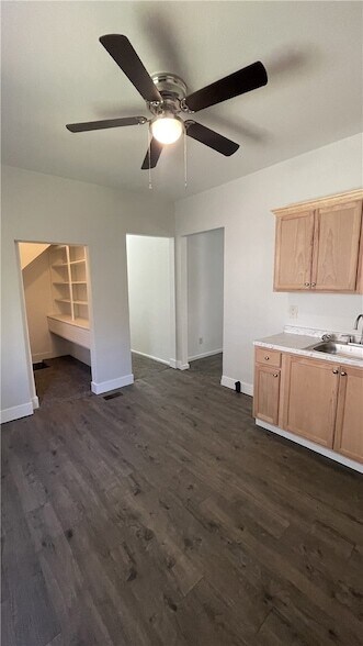 Building Photo - 424 W 7th Ave