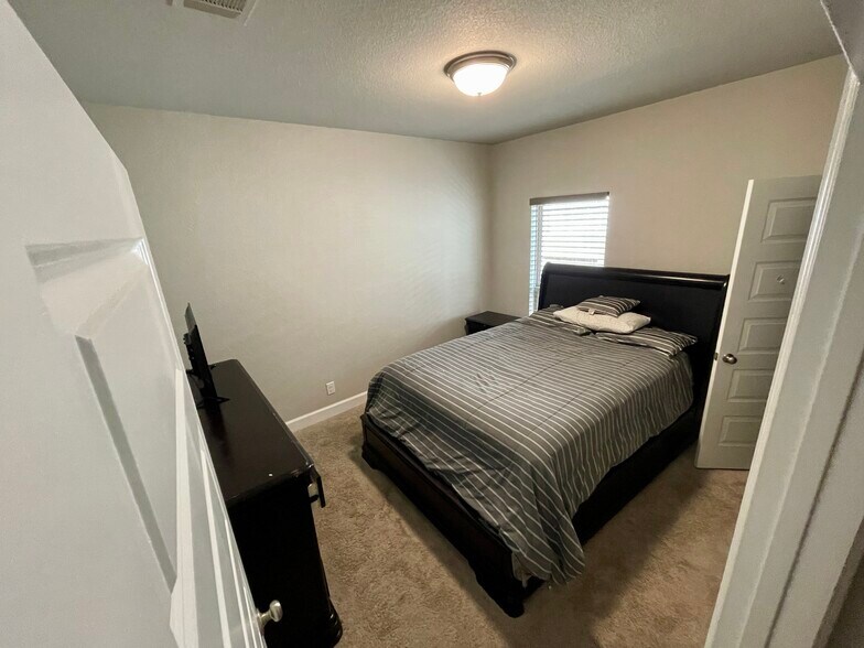 Guest Bedroom 1 (Walk-In Closet) - 23923 Sage Row Ln