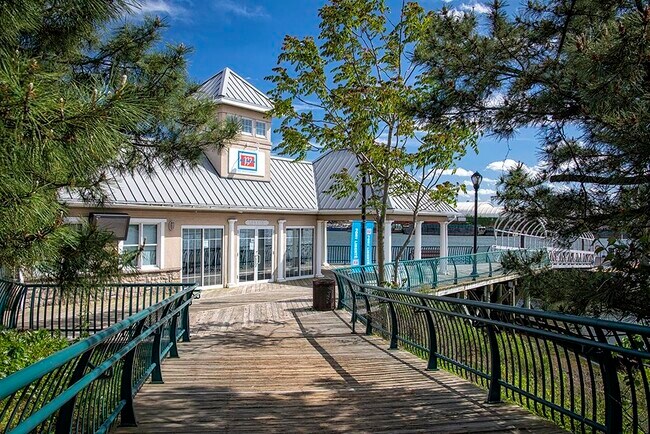 Building Photo - 207 Shearwater Ct W