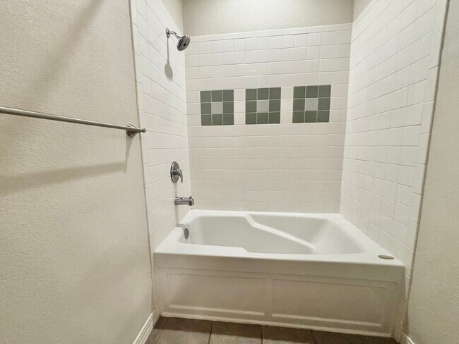 Building Photo - Beautiful 2 Bed 1 Bath Haven in Central Fort Collins!