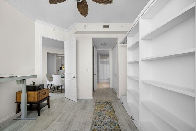 Building Photo - 347 N New River Dr E