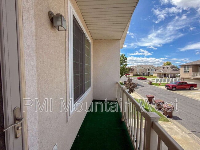 Building Photo - 443 Kent Dr