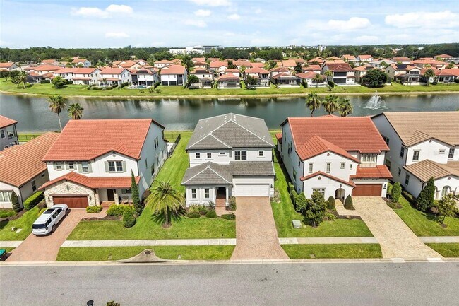 Building Photo - 10511 Royal Cypress Way