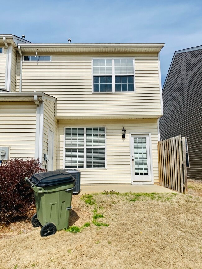 Back patio - 513 Fagin Cir