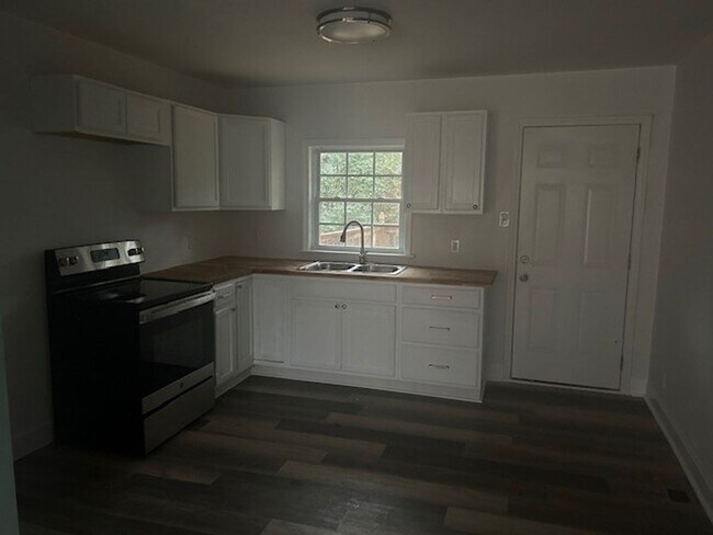 Building Photo - Coming soon!! 3 Bedroom 1 Bath