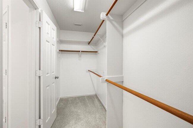 Building Photo - 5030 Birch Manor Ln