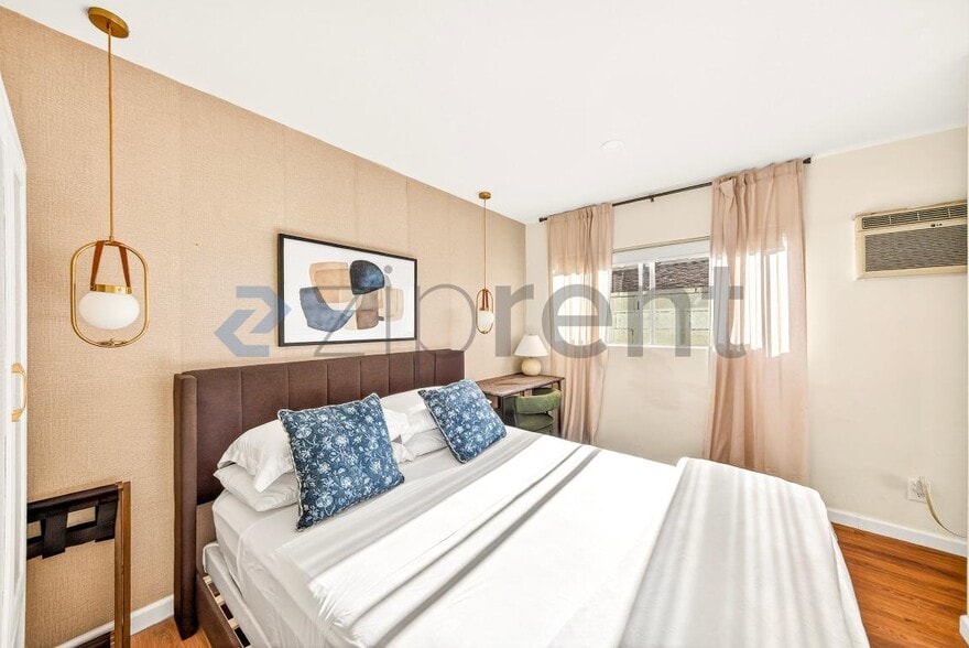 Building Photo - 12877 Borden Ave