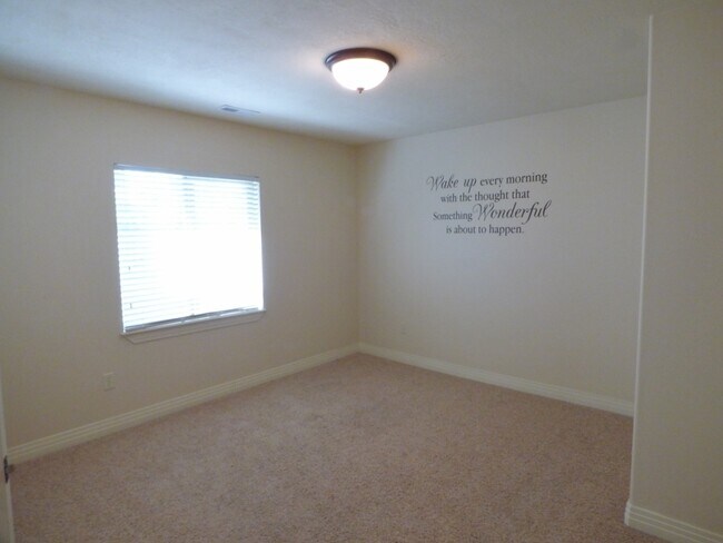 Building Photo - 15443 Falcon Ridge Dr