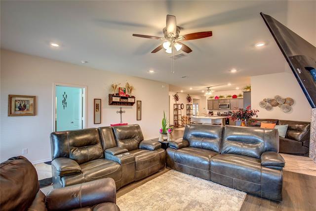 Building Photo - 1004 Basswood Ln