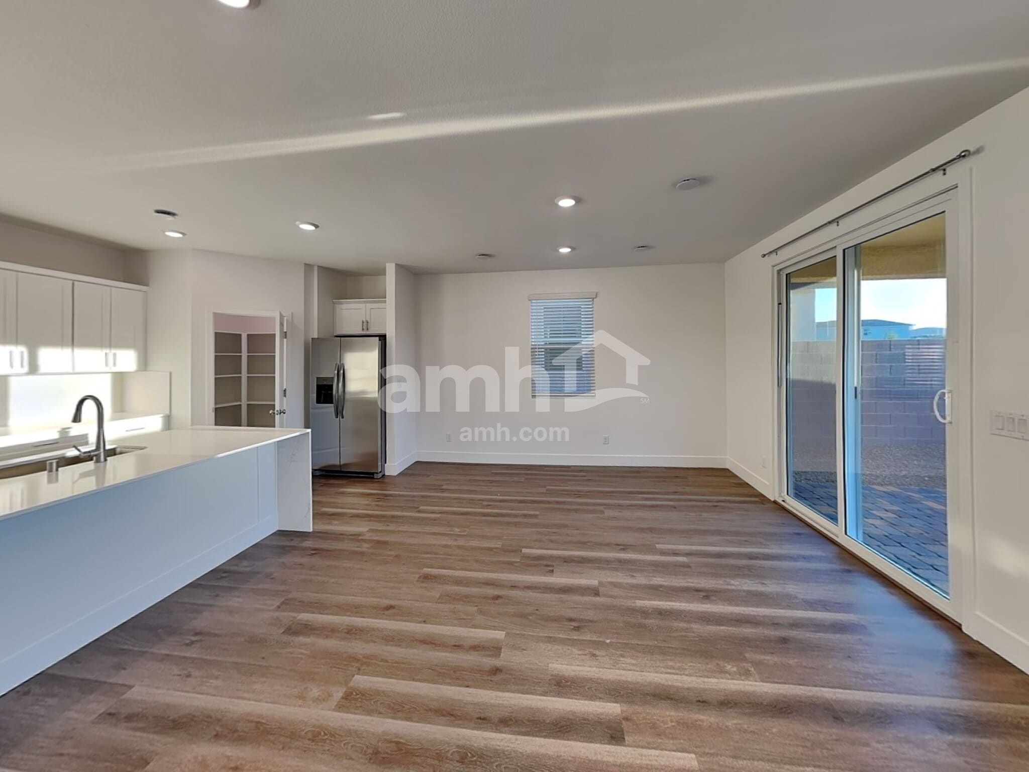 Building Photo - 5871 Vaes Dothrak St