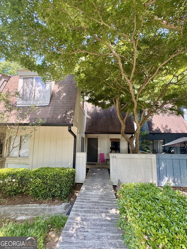 Building Photo - 165 Woodstone Dr
