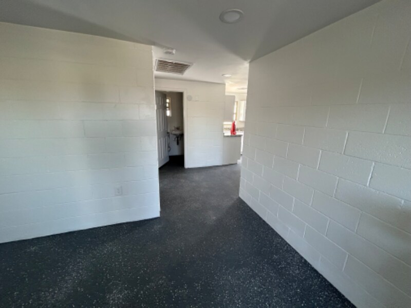 Building Photo - 1540 W Desert Cove Ave