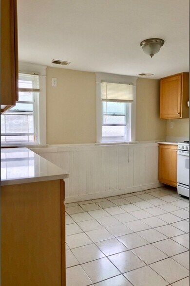 Building Photo - 42-44 Brighton Street (Maintenance Lease Up Only)