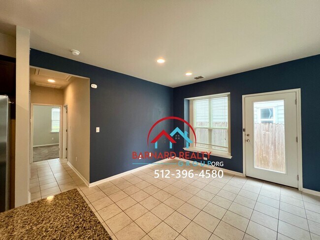 Building Photo - **APPLICATION PENDING!**2 bed/2 bath in De...