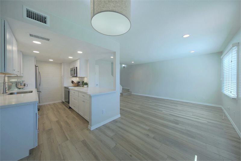 Building Photo - 948 S Alma School Rd