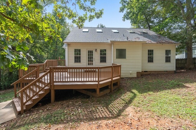 Building Photo - Pittsboro Three Bedroom Home with Large bonus August Availability!