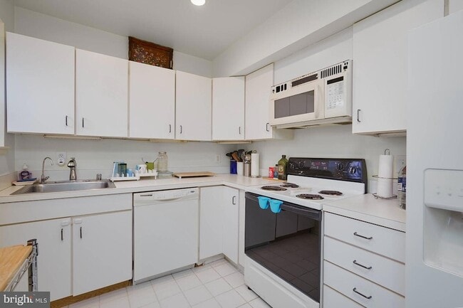 Building Photo - 3630 39th St NW