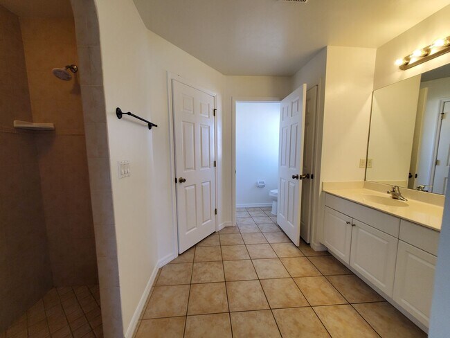 Building Photo - 3011 SW 14th Ct