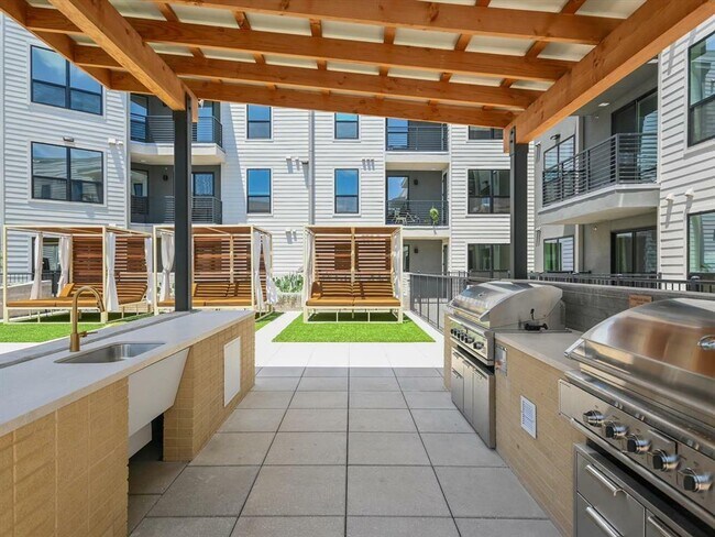 Building Photo - 1701 Simond Ave