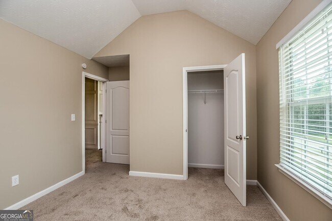 Building Photo - 6415 E Meyer Dr