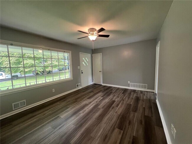Building Photo - 1128 Lanier Dr