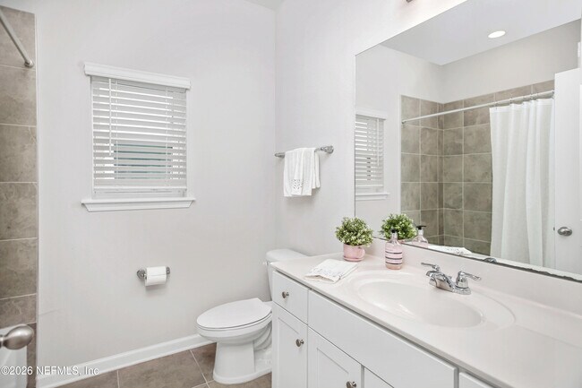 Building Photo - 179 Horsetail Ct