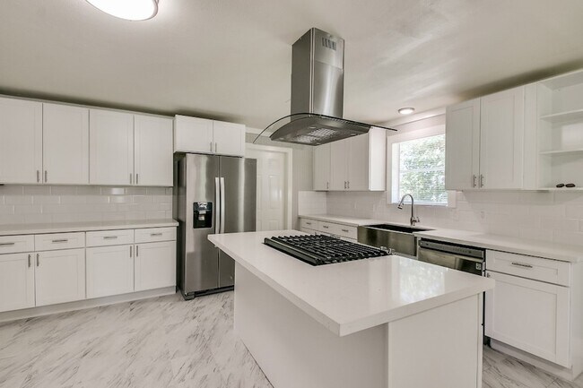 Building Photo - 3901 McKinney Dr