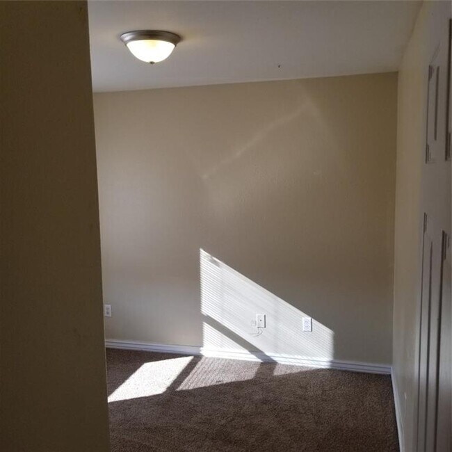 Building Photo - 330 Graystone Cir