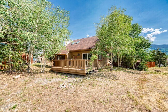 Building Photo - 305 N Chipmunk Cir