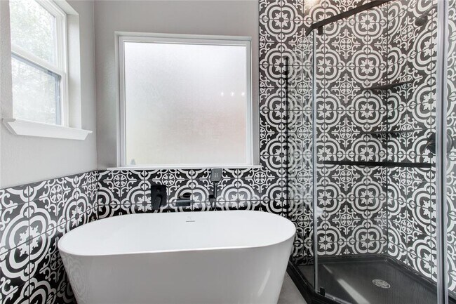 Building Photo - 505 Chantilly Ln