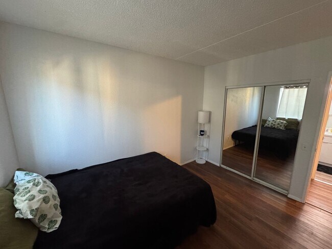 Building Photo - 2 Bedroom | 1 Bathroom | 2 Parking Stalls